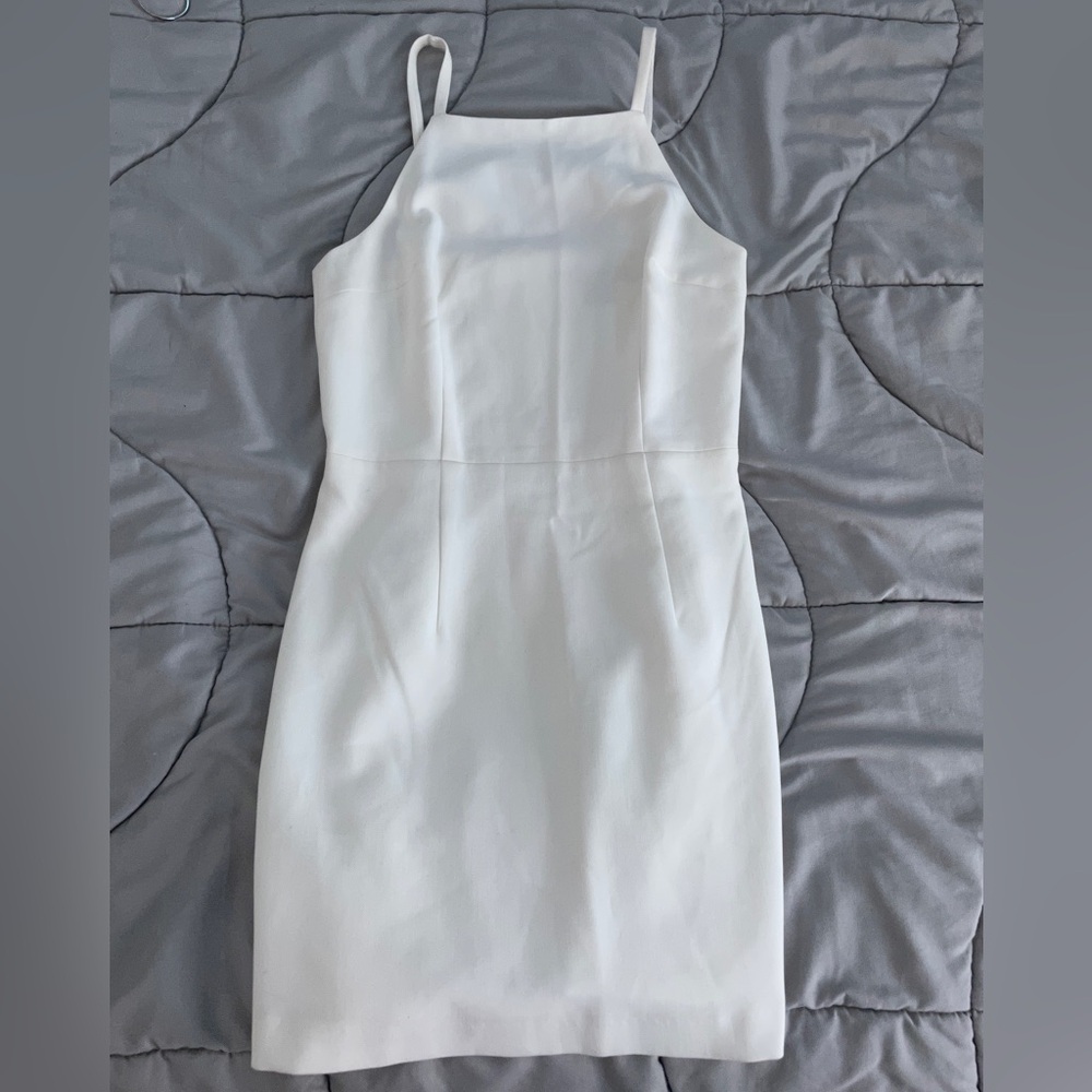 Elegant White Sleeveless Dress